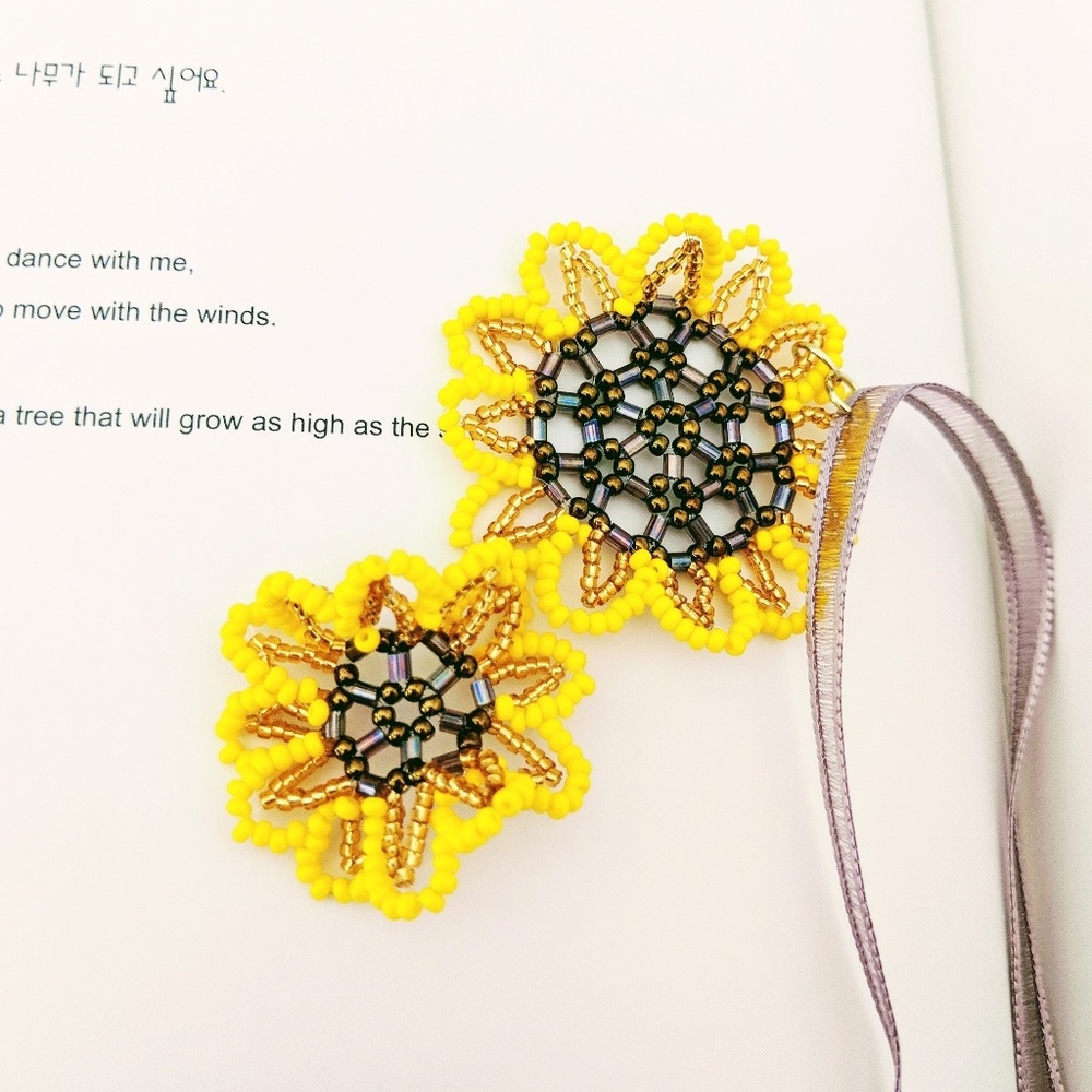 Handmade sunflower beaded necklace